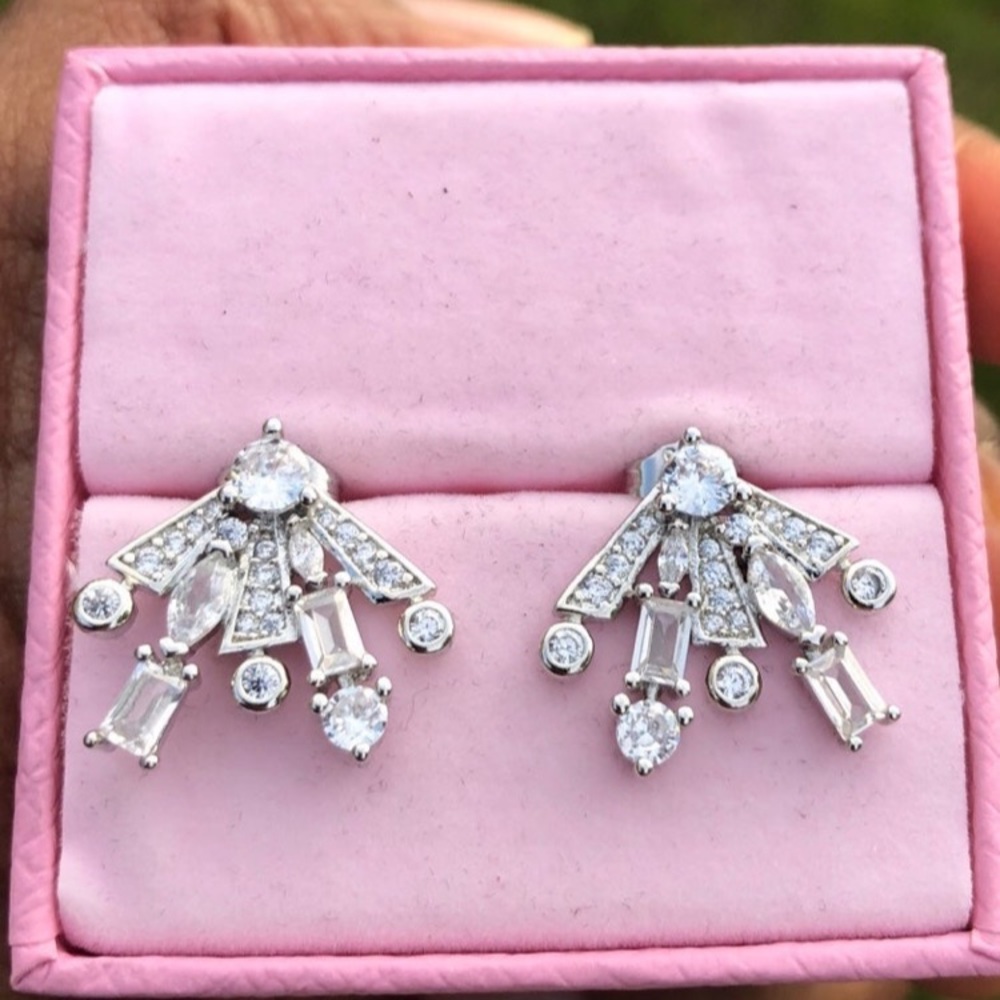 - Gorgeous Swarovski Elements Studs - image 6
